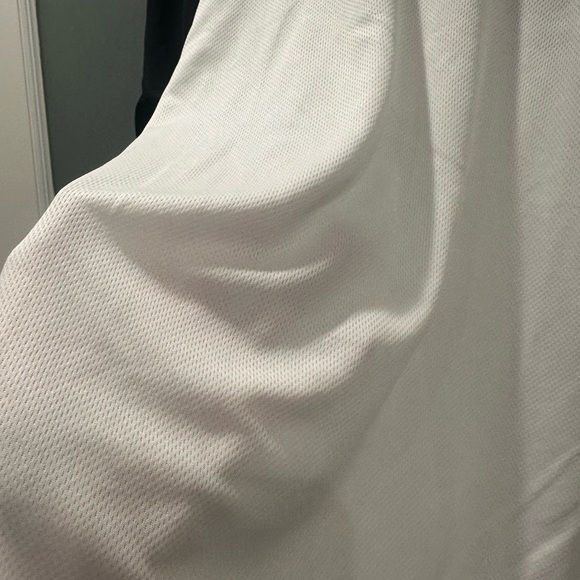 Disneyland Black and White Long Sleeve Mesh/rash guard spirit Jersey NWT - Picture 3 of 7